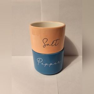 Ceramic salt and pepper shaker holders